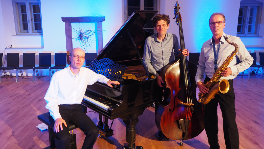 SoundsLikeATrio_16-9