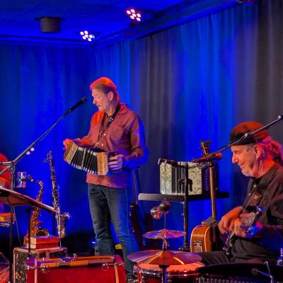 Pxl 20250511 185615938.mp