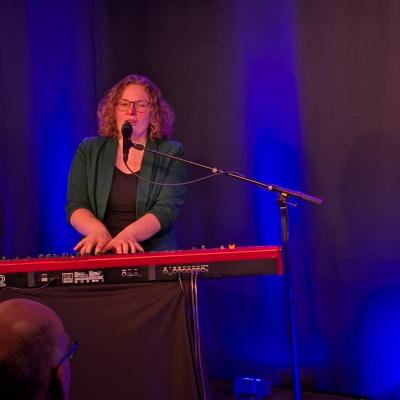 Pxl 20251203 200420528